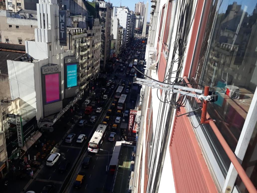 شقة 4 Ventanales Sobre La Avenida Corrientes بوينس آيرس المظهر الخارجي الصورة