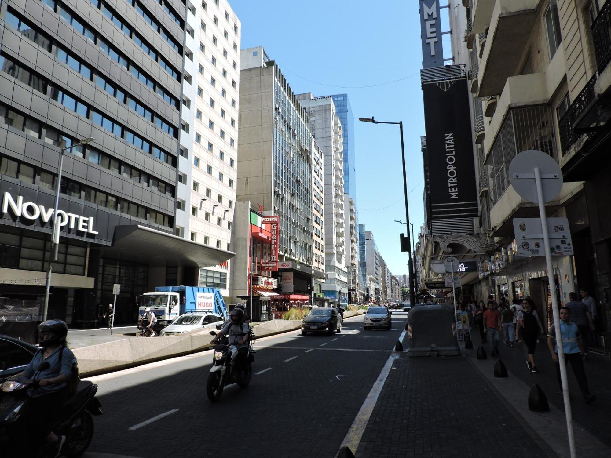 شقة 4 Ventanales Sobre La Avenida Corrientes بوينس آيرس المظهر الخارجي الصورة