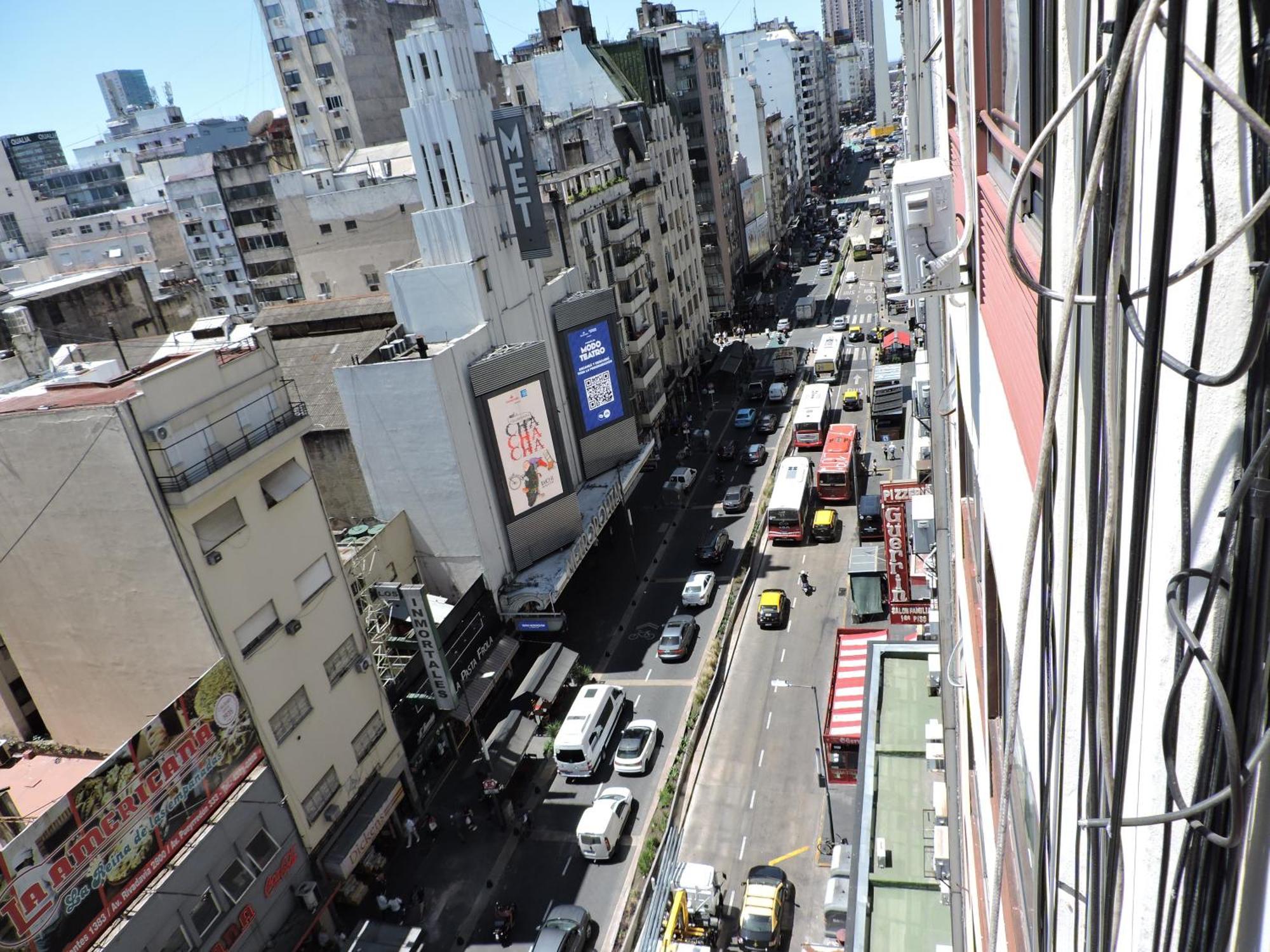 شقة 4 Ventanales Sobre La Avenida Corrientes بوينس آيرس المظهر الخارجي الصورة