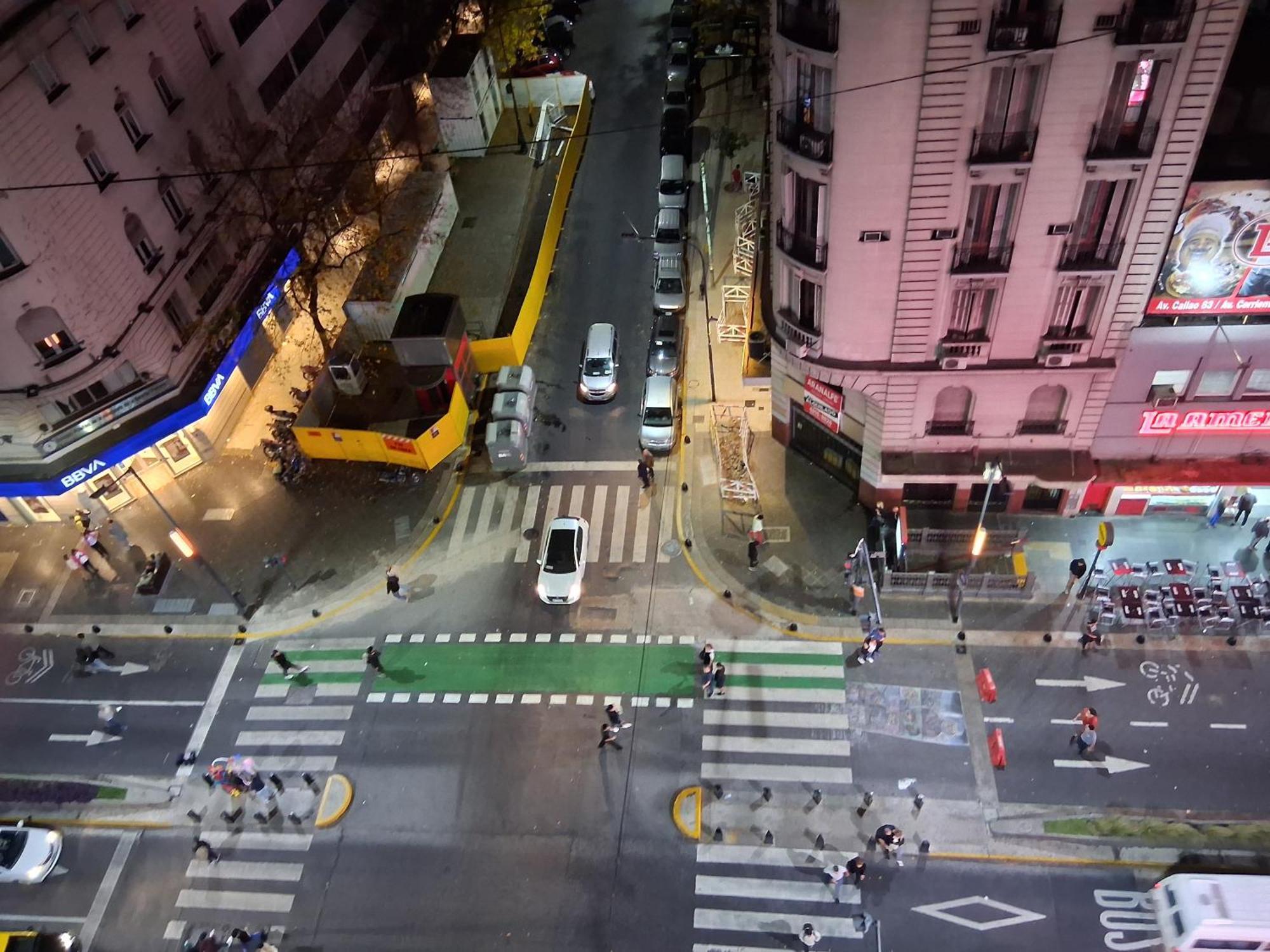 شقة 4 Ventanales Sobre La Avenida Corrientes بوينس آيرس المظهر الخارجي الصورة
