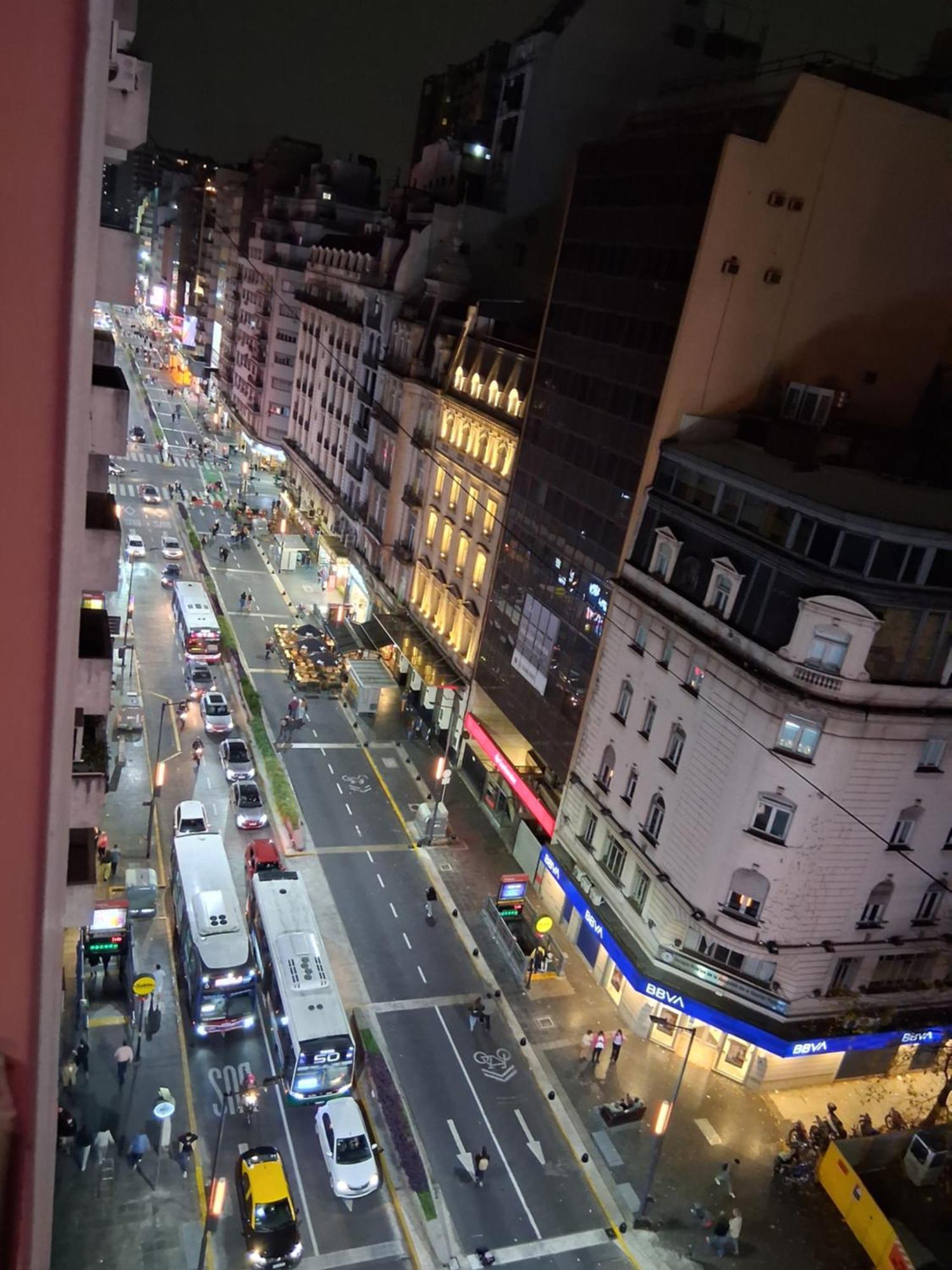 شقة 4 Ventanales Sobre La Avenida Corrientes بوينس آيرس المظهر الخارجي الصورة