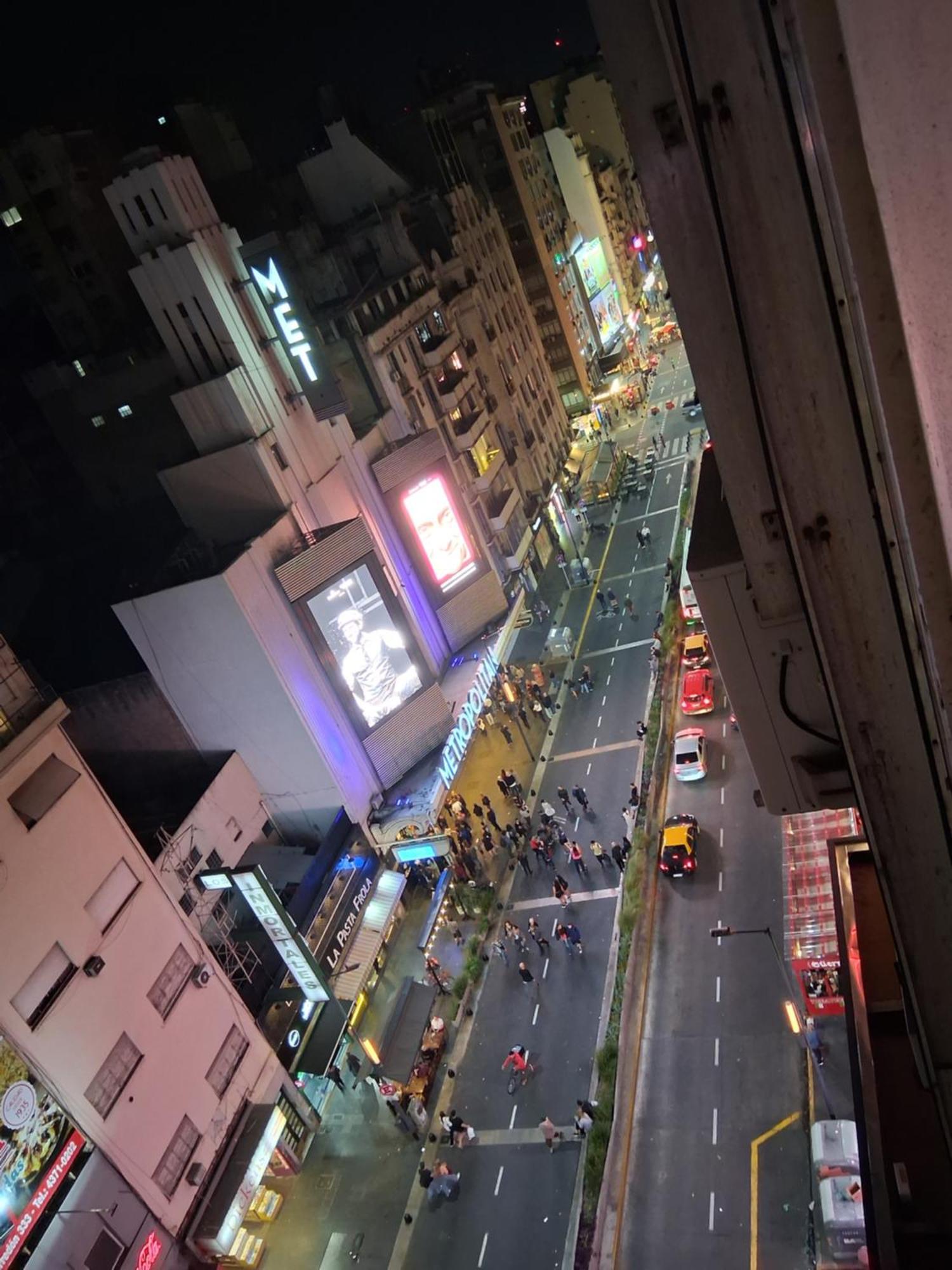 شقة 4 Ventanales Sobre La Avenida Corrientes بوينس آيرس المظهر الخارجي الصورة